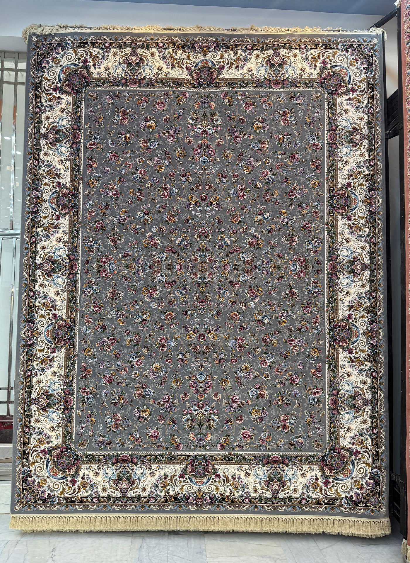 Dhorseen, Grey